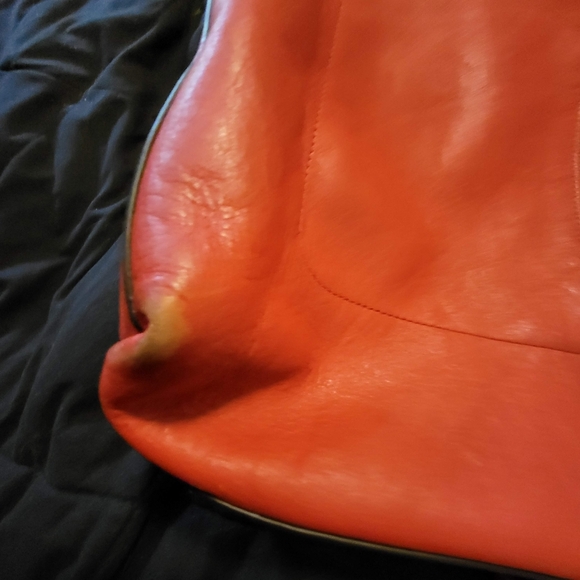 VINTAGE RED COACH PURSE. - Picture 7 of 7